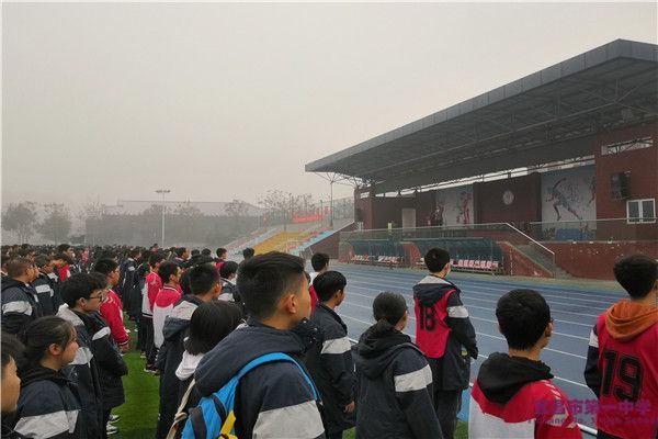 校长付全新为高一、高二年级同学作《爱的叮嘱》系列讲话