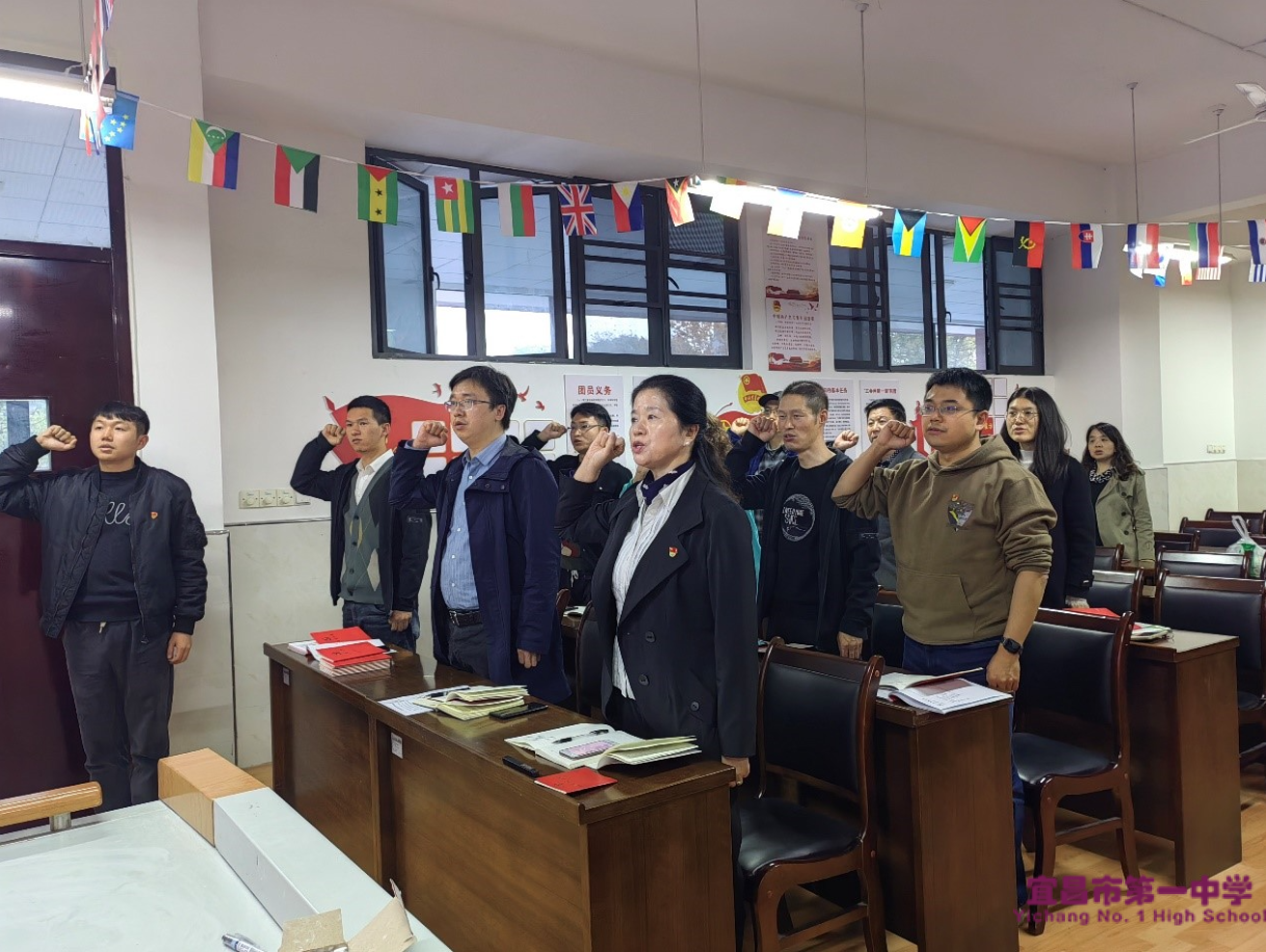 立德修身当表率，潜心治学办教育——我校第一党支部召开十月主题党日