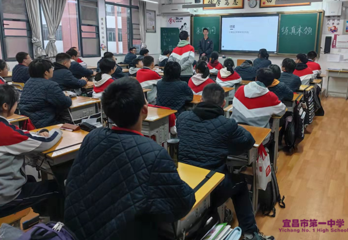 我校召开“求真学问，练真本领”与“爱班爱校”班会