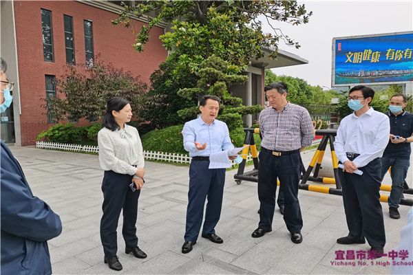 【2022年高考】市政府党组成员卢斌调研我校高考备考工作