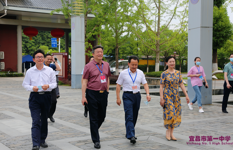 【2022年高考】市政府党组成员卢斌巡视我校考点高考工作