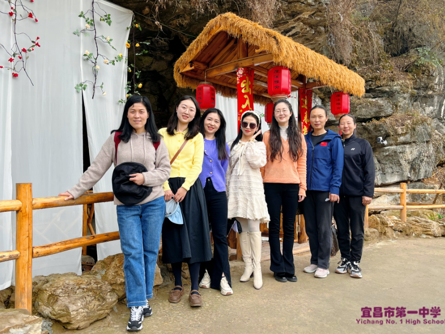 走进自然，拥抱春天——我校开展庆“三八”妇女节户外踏青活动