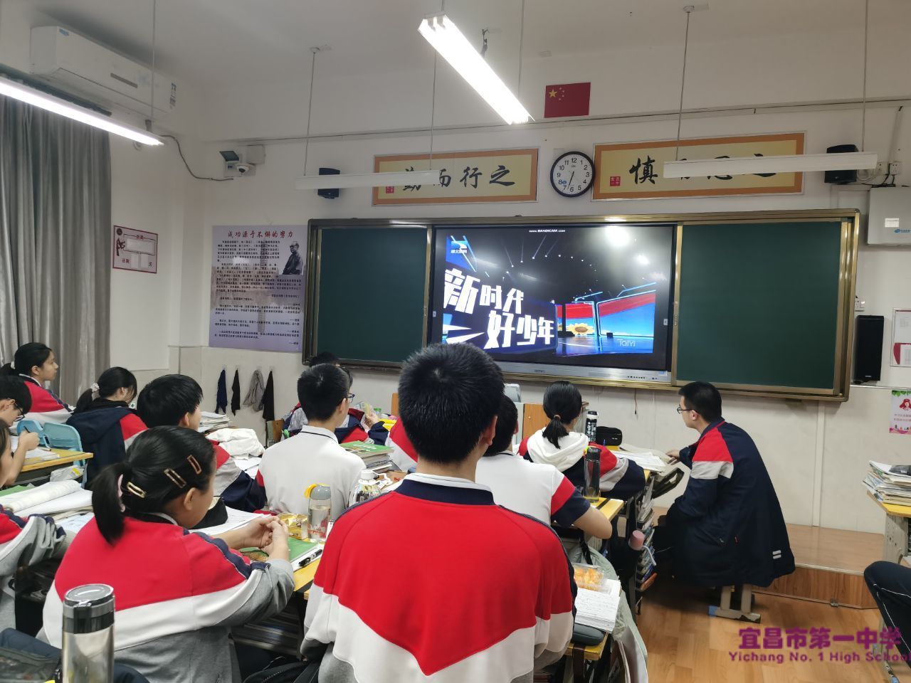 我校组织收看2022年度湖北省“新时代好少年”先进事迹发布活动