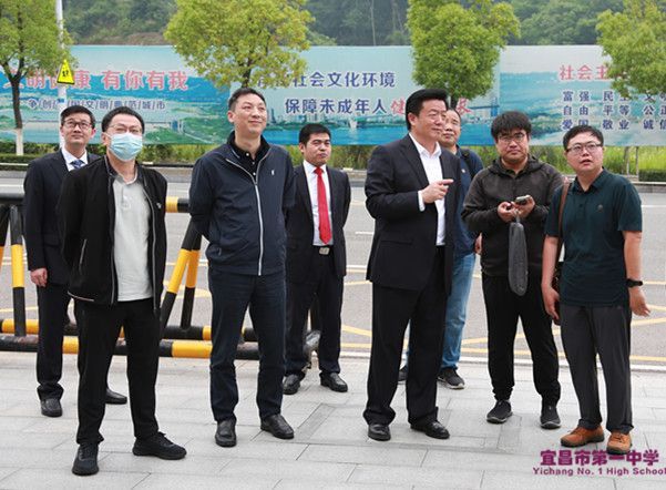 中国教育报记者部副主任禹跃昆一行到我校调研