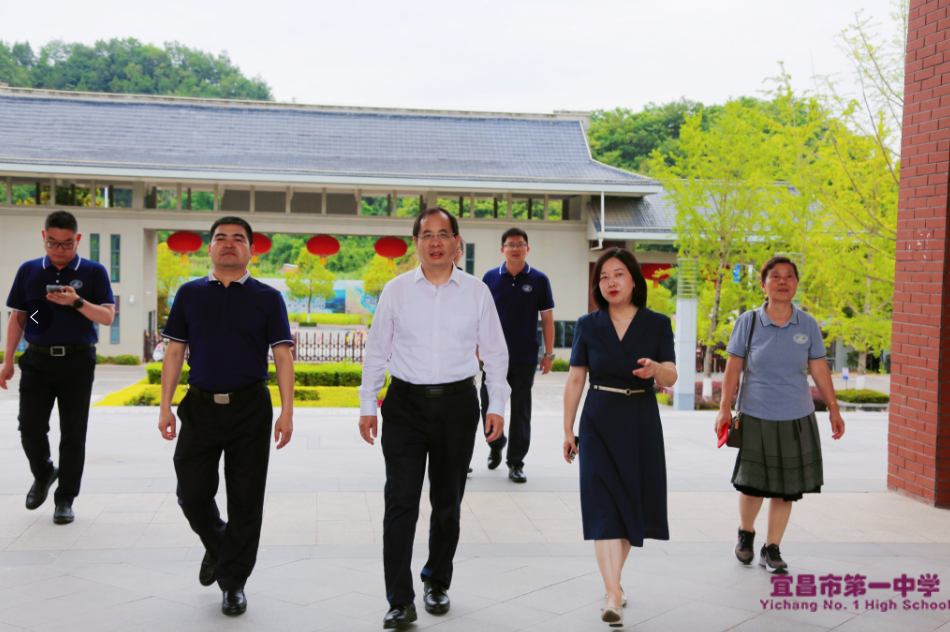 华中科技大学党委副书记张耀一行到我校访问交流