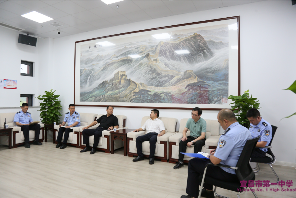 宜昌市交警支队支队长罗金城到我校调研至喜长江大桥限行问题