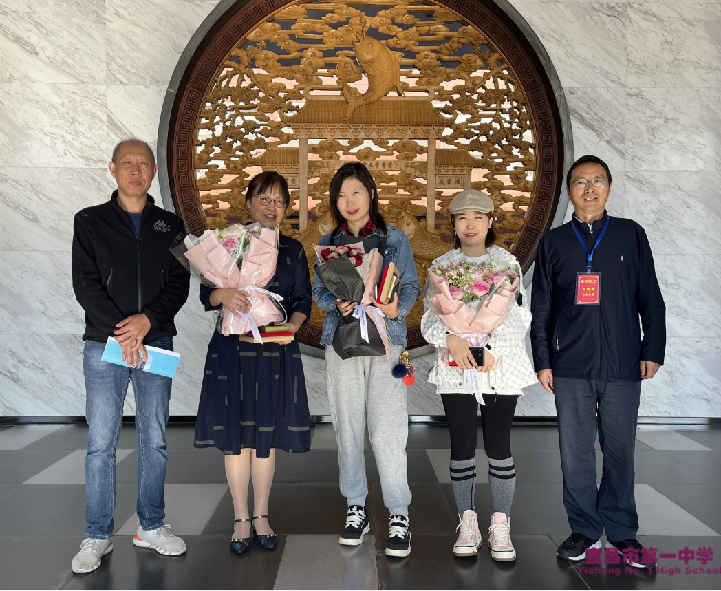 我校举行10月退休教师欢送会