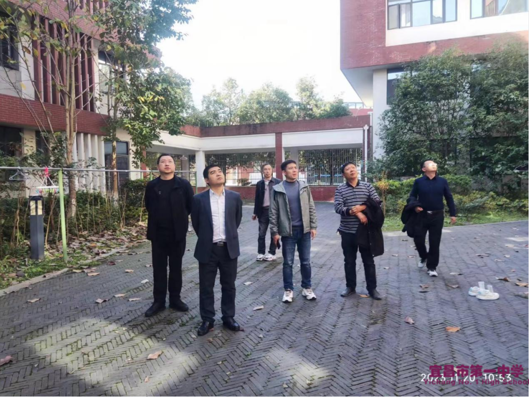 校长蔡利鹏率队开展校园安全隐患大排查
