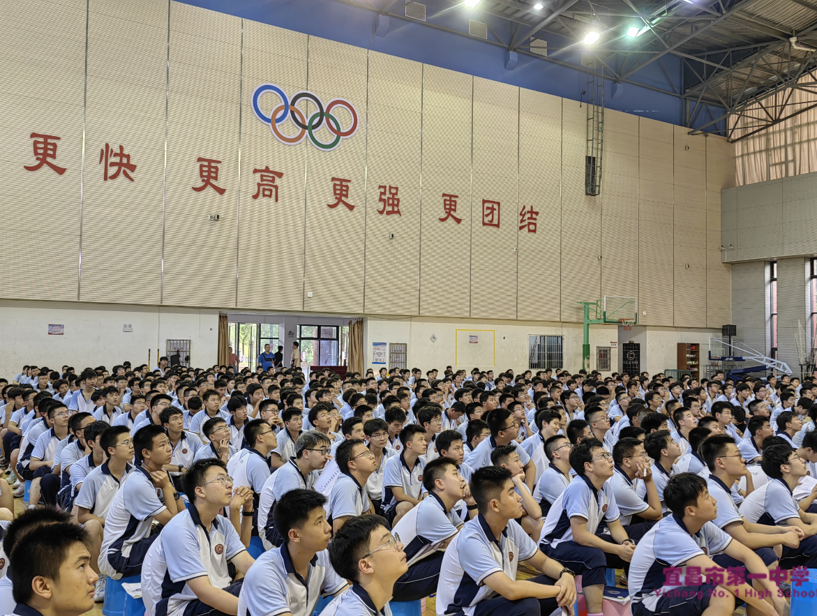 宜昌一中优秀男生、优秀女生专题教育讲座开讲啦！