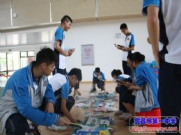 图书义卖活动顺利举行