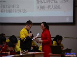 我校李俊芳老师在作文高端论坛活动中主讲示范课