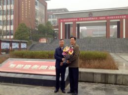 市委领导来校慰问市优秀专家、校长付全新同志