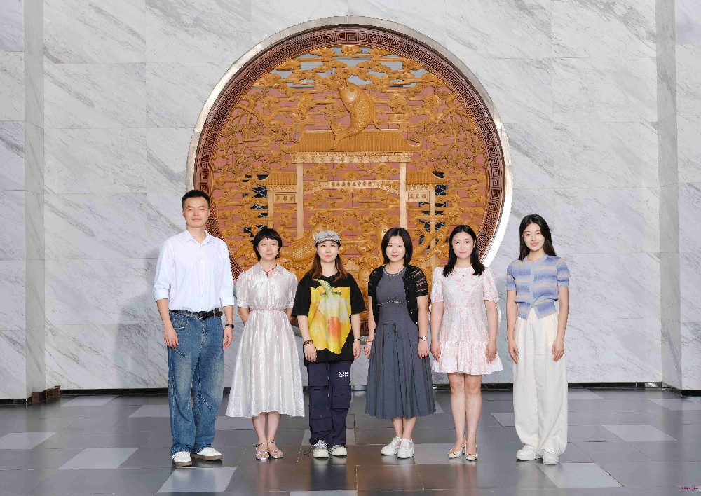 艺术组.jpg