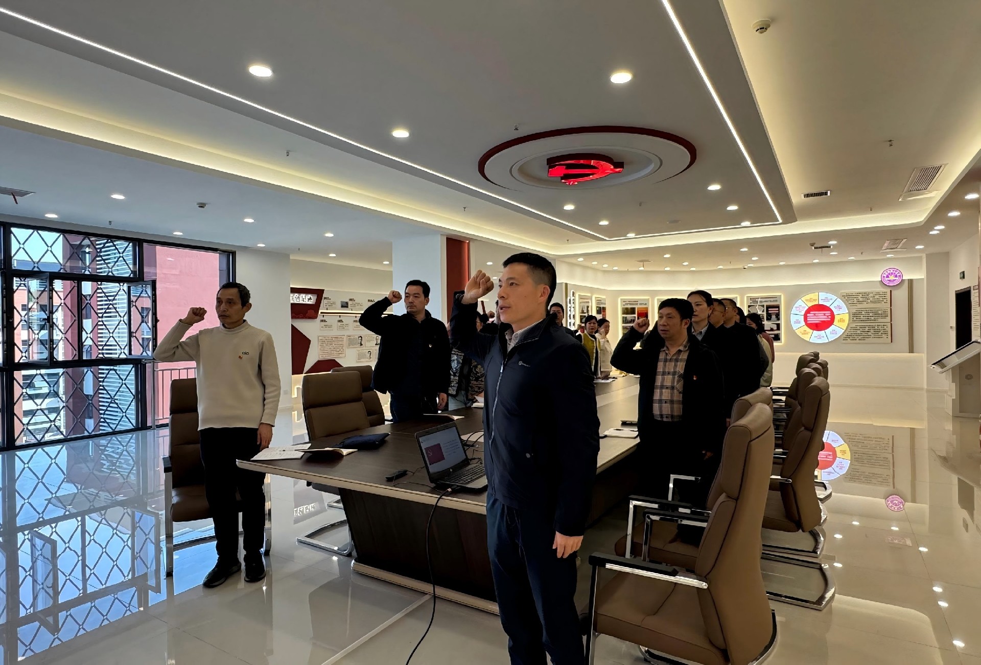 实干担当写政绩 匠心育人谋发展——行政党支部召开3月主题党日